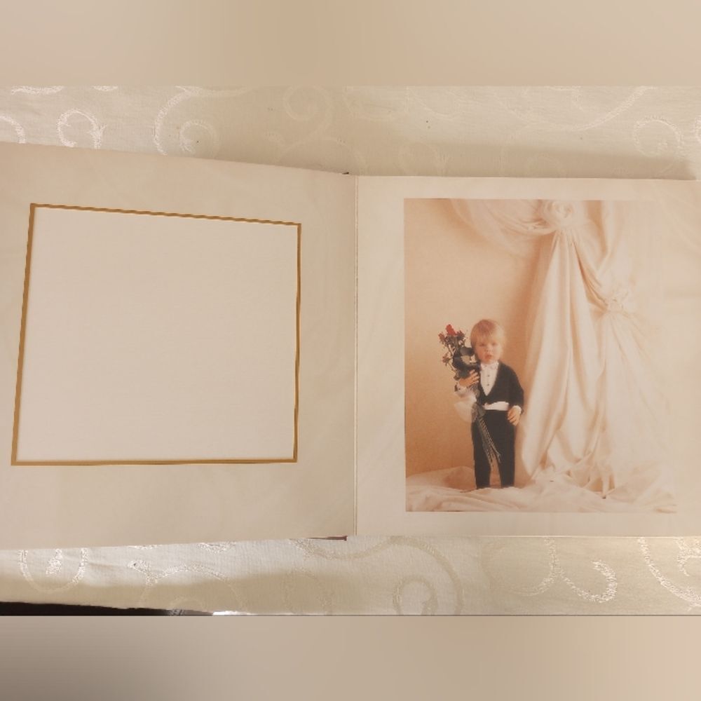 Anne Geddes Wedding Album - Picture 4 of 13